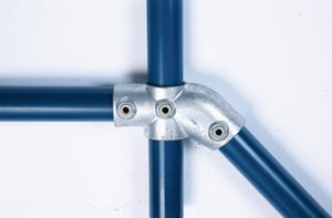 2-vejs kryds m/justerbar bøjning (30°-45°) - fitting 326, 48,3 mm (326-8), Kee Clamp galvaniseret rørfitting.