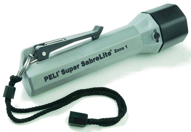 PELI&trade; 2000 SABRELITE ZONE 1 lavet ABS med gummibelagt linse 198 x 48 x 48 mm