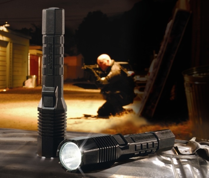 PELI&trade; 7060 LED genopladelig slagfast lygte