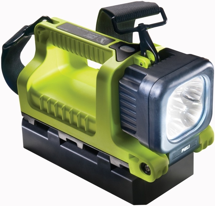 PELI&trade; Arbejdslampe 9410, 710 lumens slagfast vand og støvtæt 2 lysstyrker samt skulderrem 22,2 x 10,1 x 10,1 mm