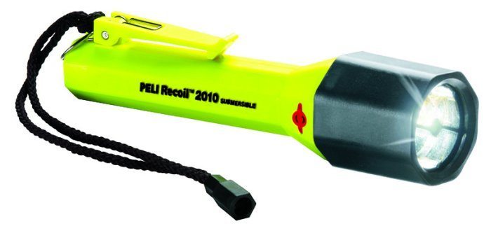 PELI&trade; Sabrelite 2010 Recoil Led PELI&trade;s flagskib indenfor lysdiode lygter. Med den nye Recoil LED vandtæt til 150 m