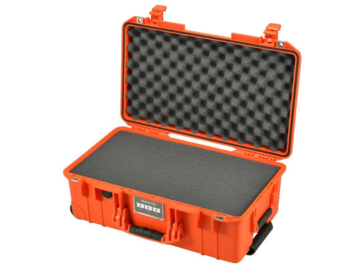 PELI&trade; 1535 Air Carry-On, med plukskum Orange
