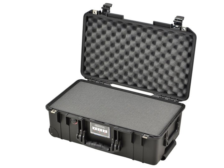 PELI&trade; 1535 Air Carry-On, med plukskum Sort