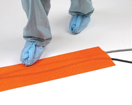 SANDEL Trip-No-More Lysende orange kabelafskærmning, beregnet til at reducere snublen og fald, 20cm X 38,1m (8"X125")
