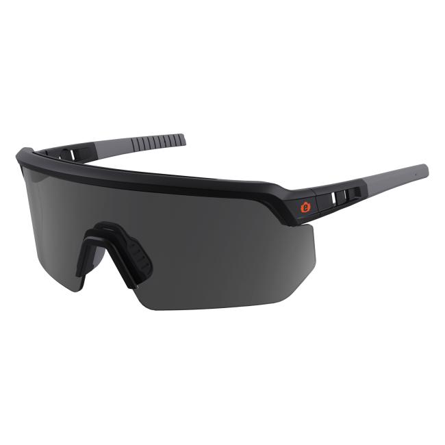 Ergodyne Skullerz AEGIR sikkerhedsbrille der har anti-ridse og anti-dug egenskaber, med mat sort stel Røgfarvet