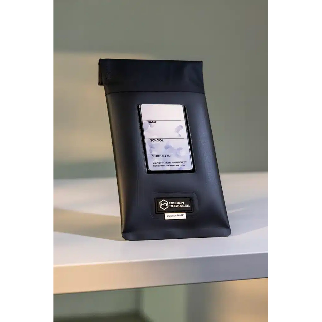Mission Darkness Generation Faraday Max, telefonhylster med navnefelt, velegnet til skoler