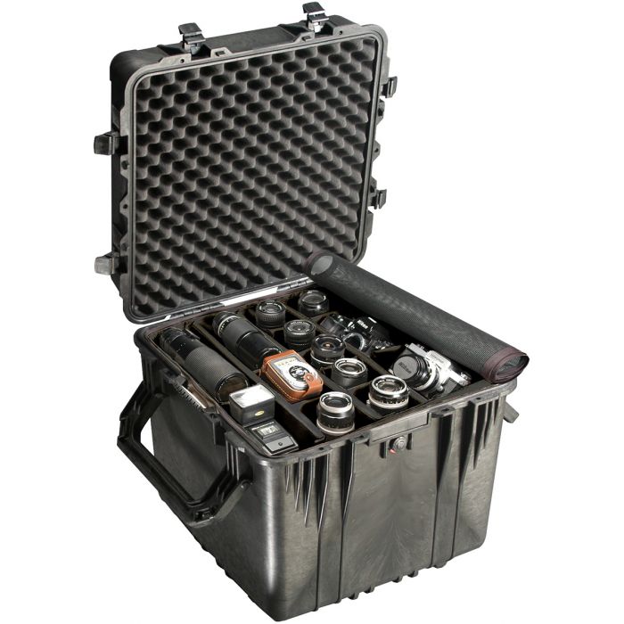 PELI&trade; Professionel vand-, luft- og støvtæt case i slagfast plast. PELI&trade; 0370 Cube Case, med skillerumssæt
